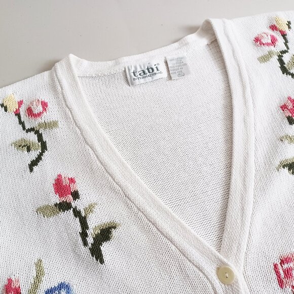 Tabi International Floral Knit V-neck Cardigan - Picture 3 of 15